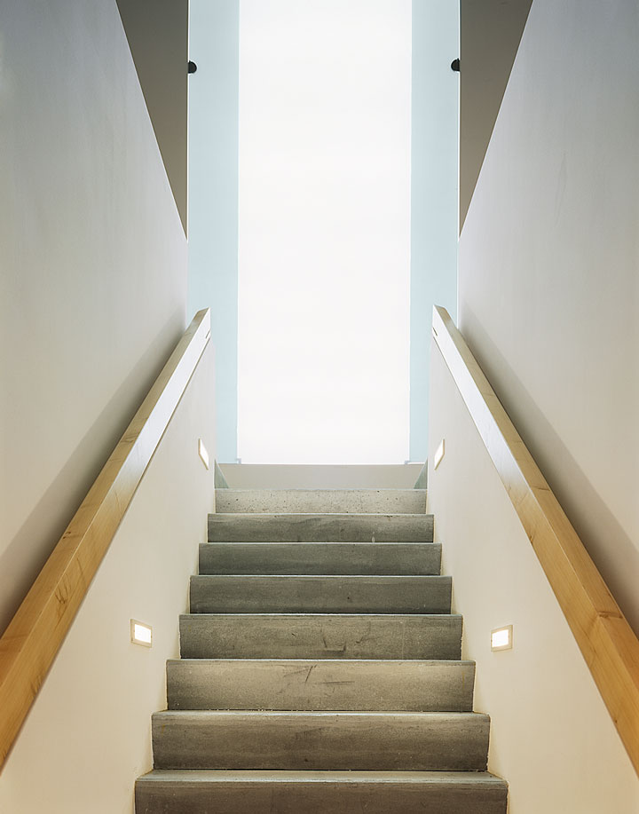 Produktionshalle Teamleiterplattform Treppe